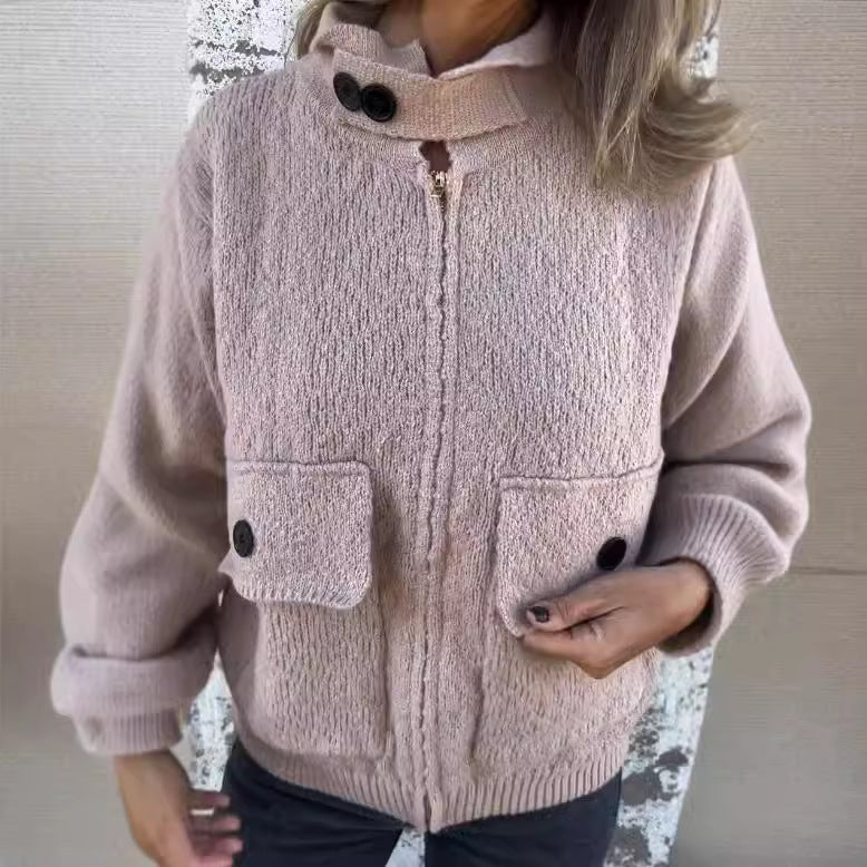Damen weiche Strickjacke mit wärmeisolierendem Kragen und aufgesetzten Taschen EB