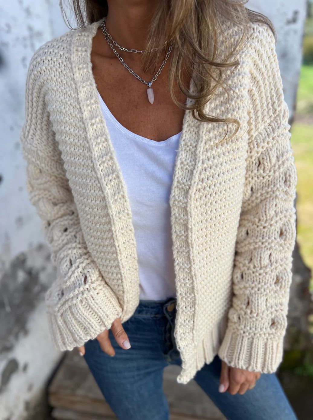 Damen Strickjacke mit floralem Design und oversize Passform EB