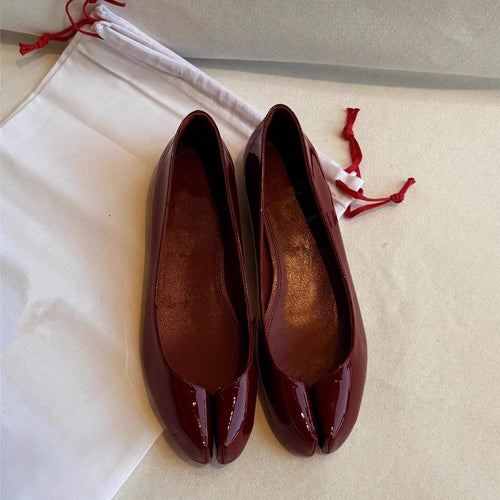 Damen Ballerinas mit elegantem Hochglanz und komfortablem Riemen EB