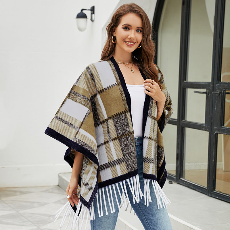 Damen eleganter Poncho mit modernem Karomuster und Fransen EB