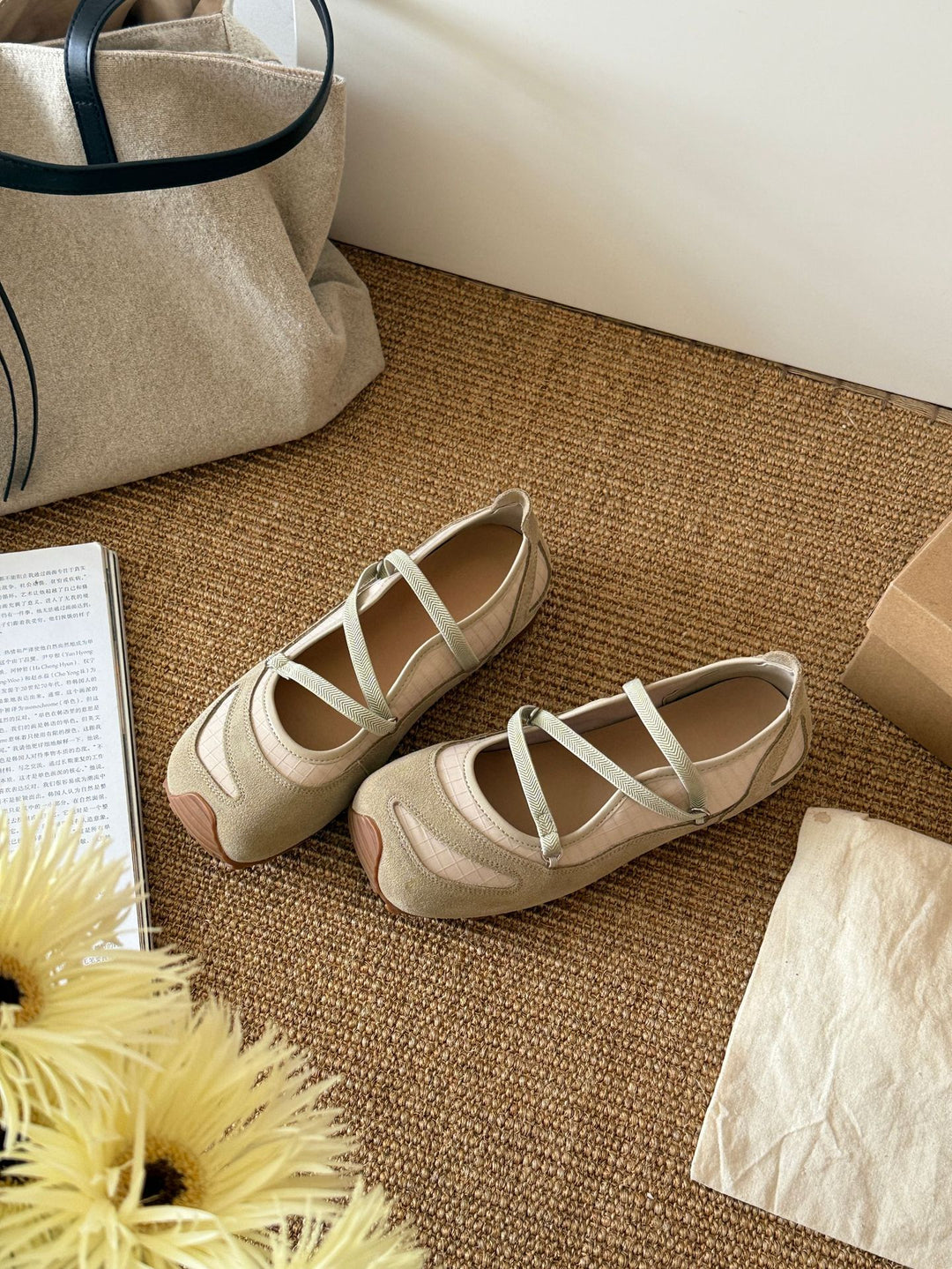 Damen Komfortable Ballerinas mit elastischem Riemchen und gepolsterter Innensohle EB