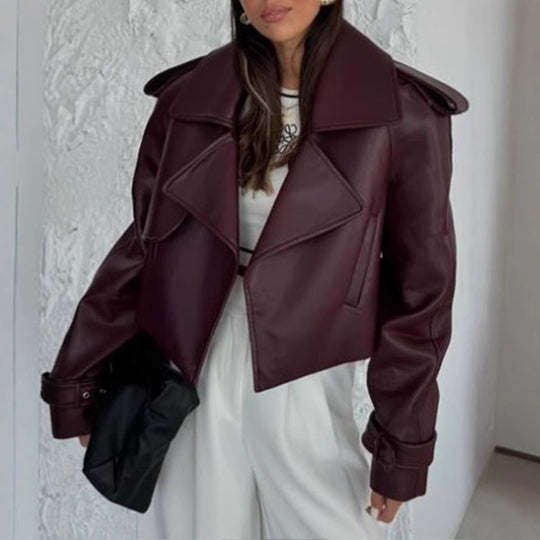 Damen Kunstlederjacke im cropped Stil mit modernen Details und praktischen Taschen EB