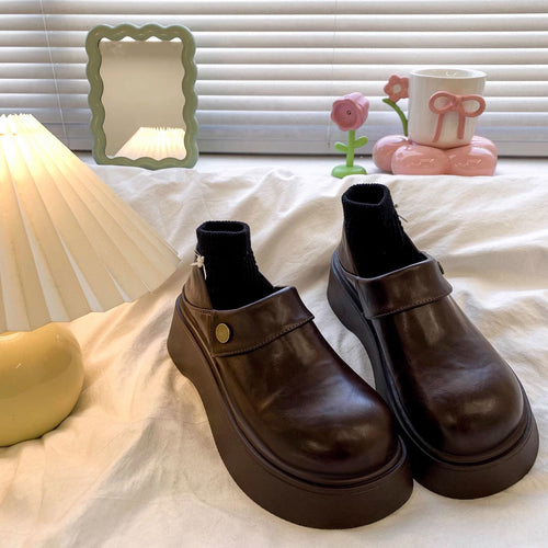 Damen Modische Clogs mit rutschfester Sohle und verspieltem Design EB