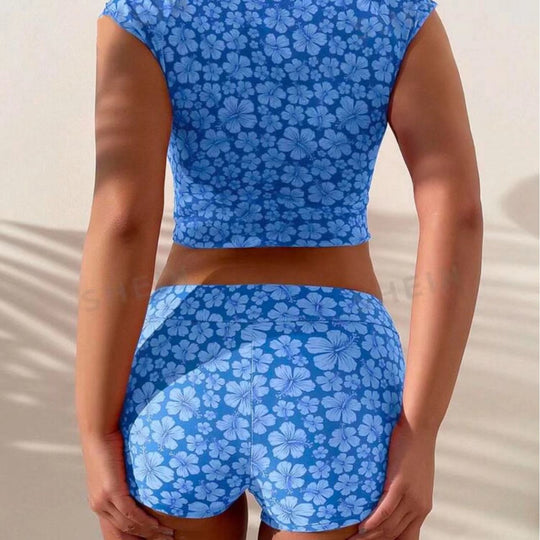 Damen Bikiniset mit elegantem Oberteil und modischen Shorts EB