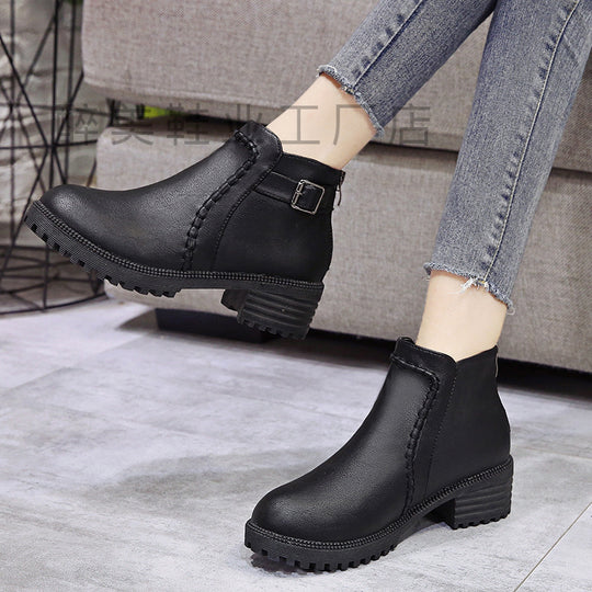 Damen nan klassische knöchelhohe Ankle-Boots aus synthetischem Leder mit robuster Profilsohle und Ziergurt EB