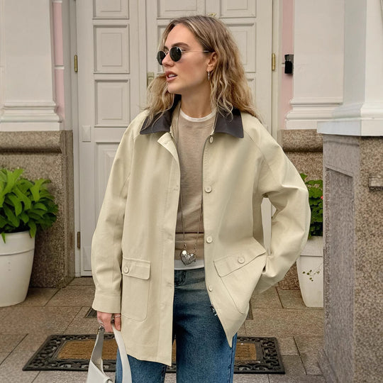 Damen Urbaner Utility-Mantel mit kontrastierendem Kragen und praktischen Taschen EB