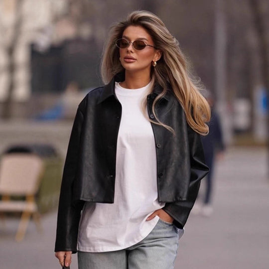 Damen Modische cropped Kunstlederjacke mit stilvollen Details EB