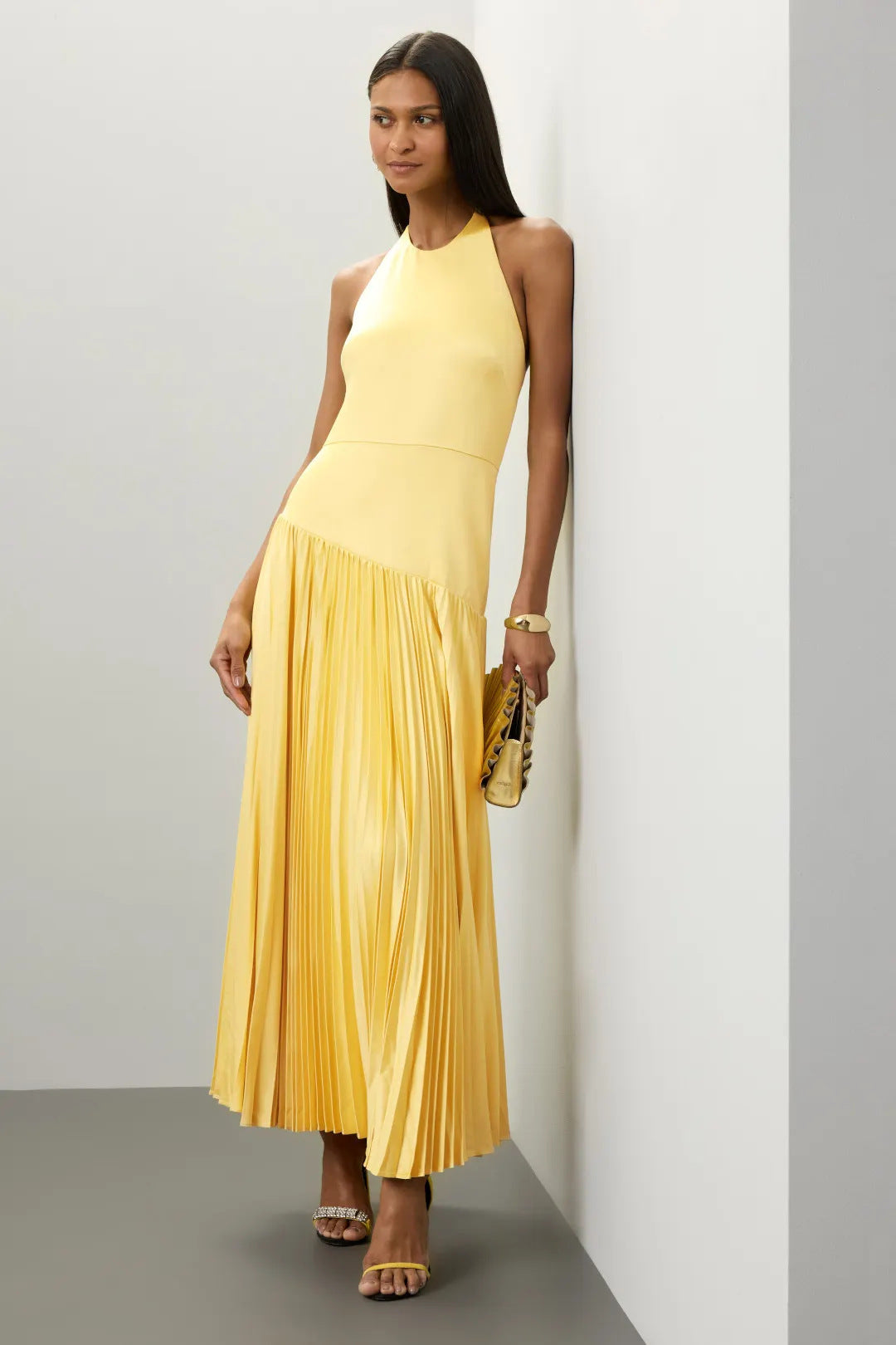 Damen Elegantes Maxi-Kleid mit fließendem Faltenrock und Halterneck-Design EB