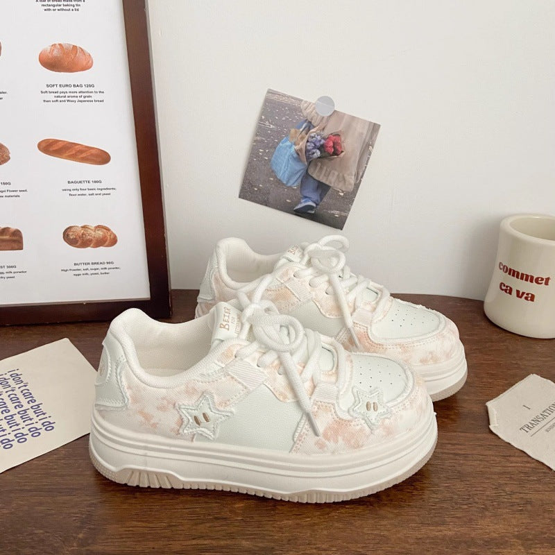 Damen Sneakers mit verspielten Sternen-Applikationen und dämpfender Sohle EB