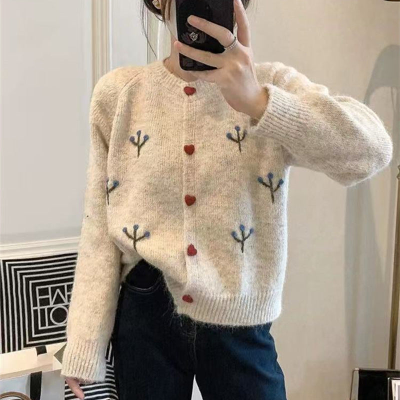 Damen kuscheliger Strickjacke mit Herzen und Blumenstickerei EB