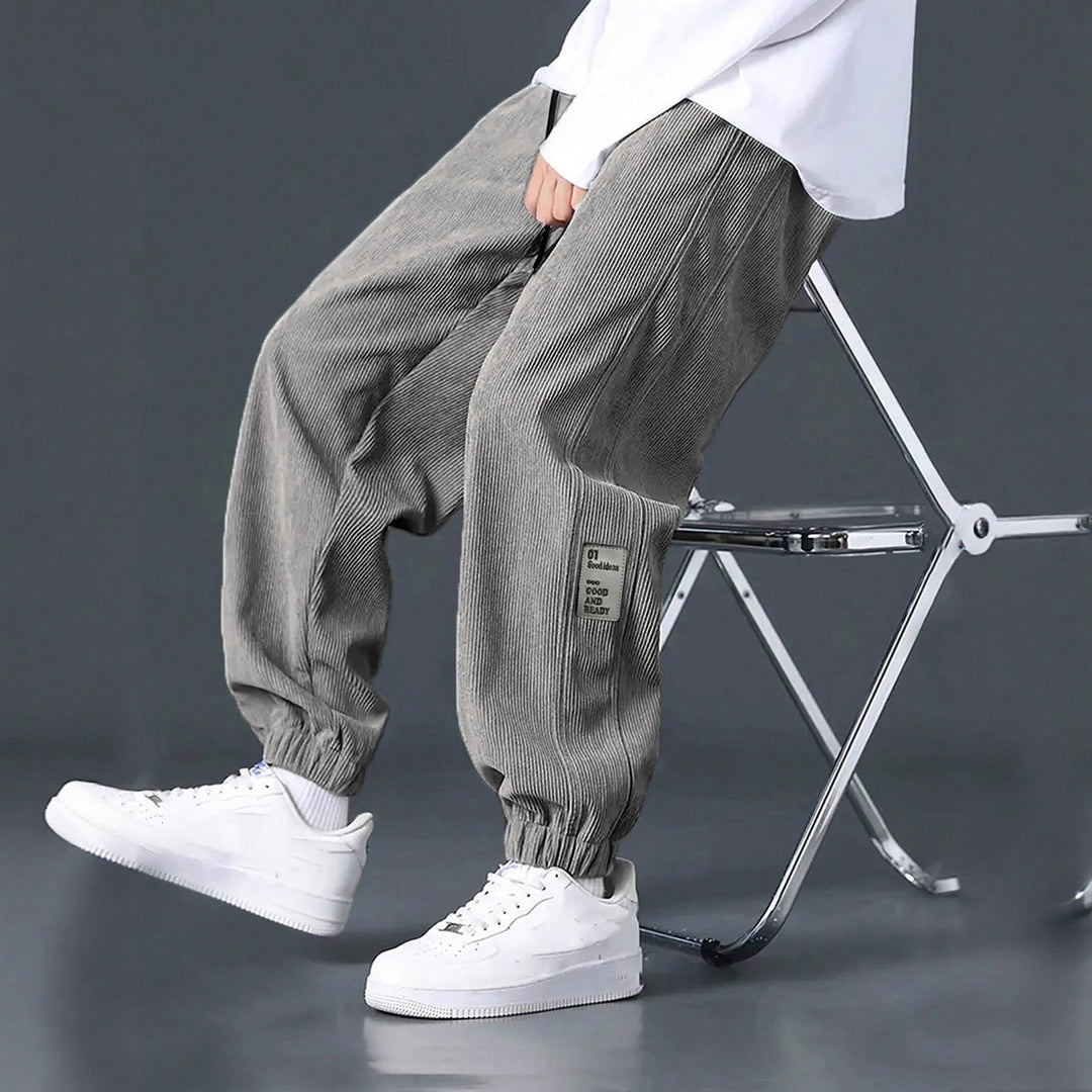Herren nan Relax-Freizeithose aus feiner Breitkordstruktur mit Tunnelzug und elastischen Knöchelabschlüssen EB
