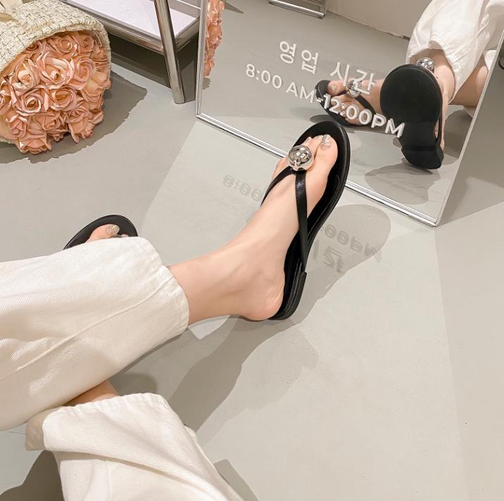 Damen Zehentrenner-Sandalen mit metallischem Akzent und elegantem Riemendesign EB