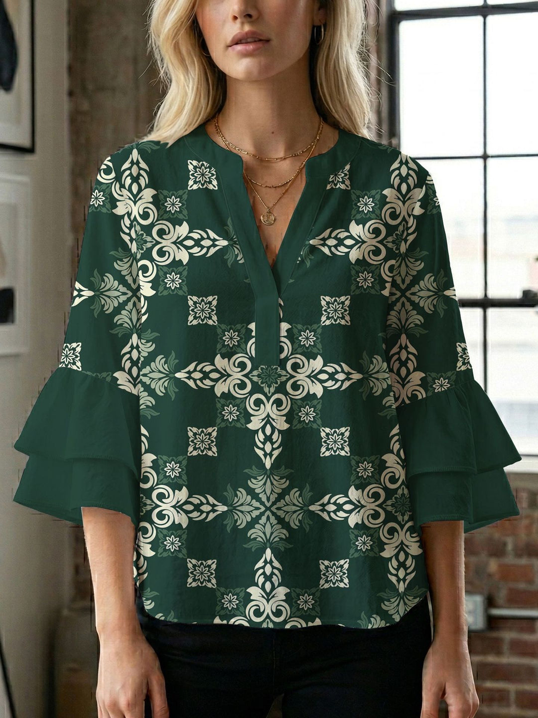 Damen Bluse mit wunderschönen floralem Design EB