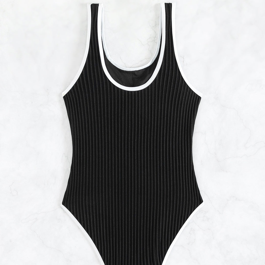 Damen einteiliger Badeanzug mit strukturiertem Rippendesign und eleganten Kontrasten EB