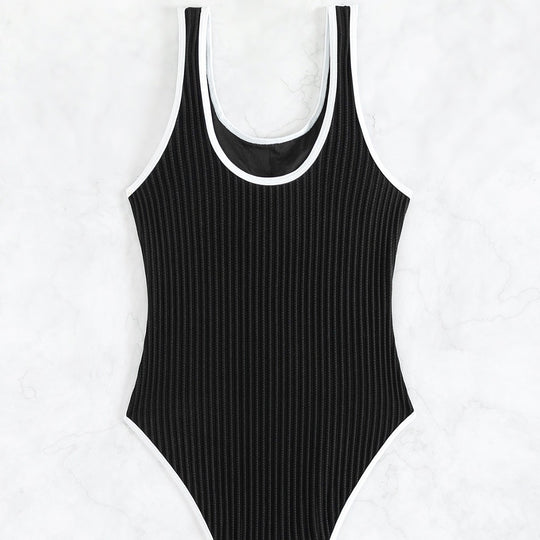Damen einteiliger Badeanzug mit strukturiertem Rippendesign und eleganten Kontrasten EB