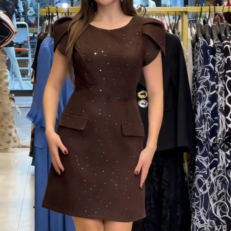 Damen Elegantes Kleid mit funkelnden Akzenten und taillierten Taschen EB