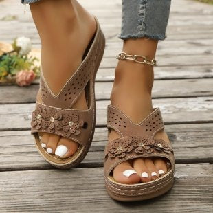 Damen Bequeme und elegante Pantoletten mit floralem Dekor EB