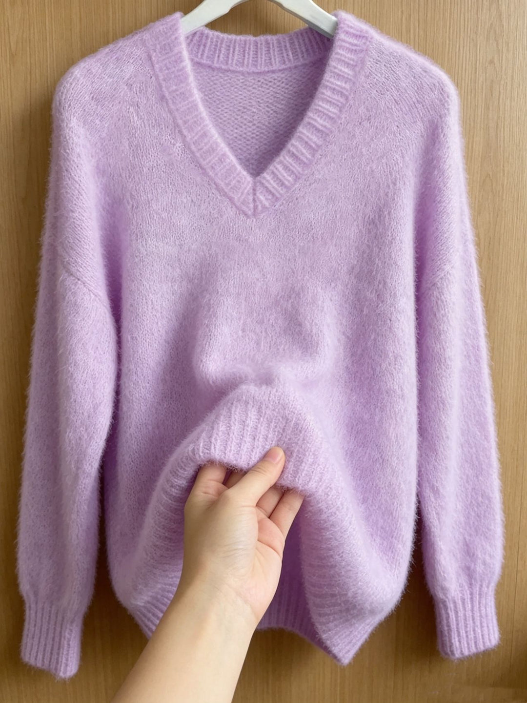Damen Flauschiger Mohair-Mix Oversize-Pullover mit tiefem V-Kragen EB