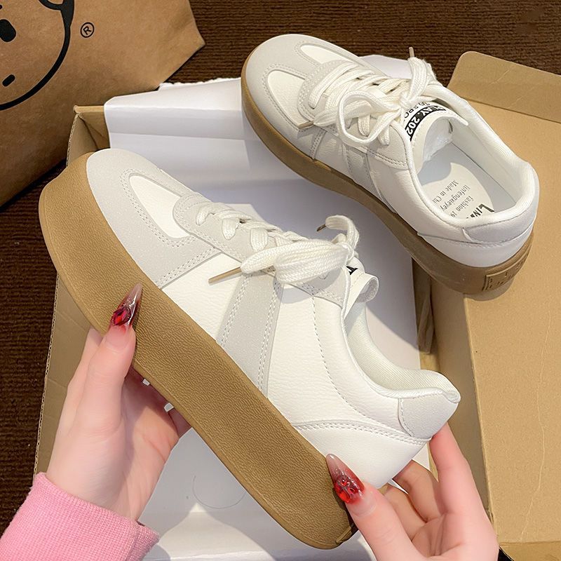 Damen Sportliche Sneakers mit rutschfester Gummisohle und atmungsaktiver Oberflächenstruktur EB