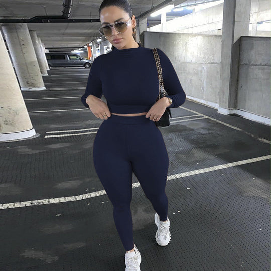 Damen Sportliches Set mit hochgeschlossenem Oberteil und enganliegenden Leggings EB