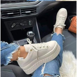 Damen Plateau-Sneaker mit glänzender Oberfläche und gepolsterter Sohle EB