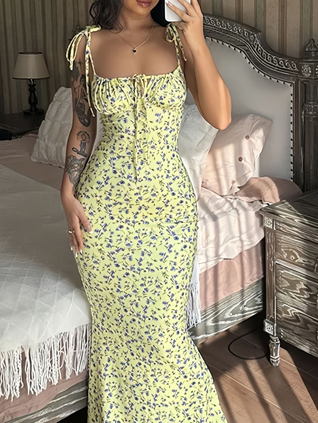 Damen Blumenmuster Maxikleid mit Figurbetontem Schnitt und Spaghetti-Trägern EB