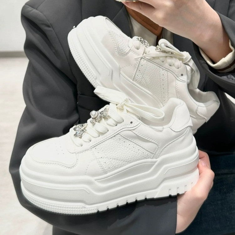 Damen modische Sneaker mit luxuriösem Schmuckdetail und komfortabler Plateau-Sohle EB