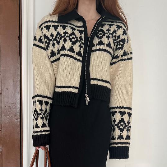 Damen Strickjacke mit floralem Muster und hohen Kragen EB