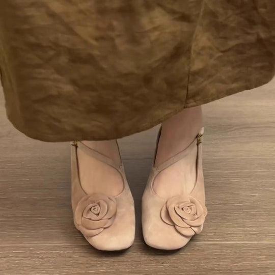 Damen Ballerinas mit dekorativer Blütenapplikation und komfortablem Blockabsatz EB