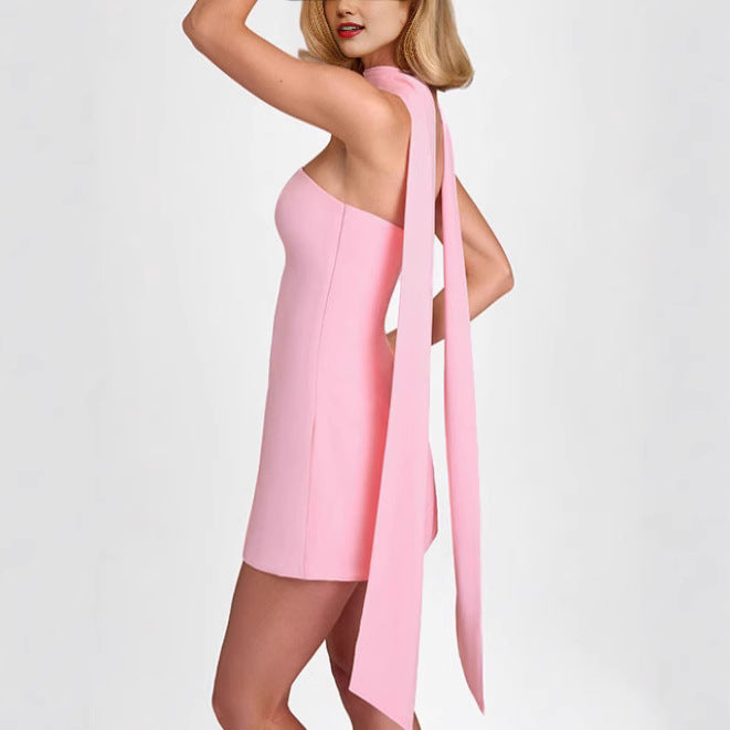 Damen Minikleid mit figurformendem Schnitt und schickem Halsschmuck EB