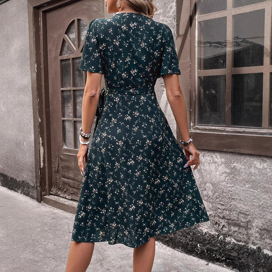 Damen Wickelkleid mit blumigem Design und asymmetrischem Saum EB