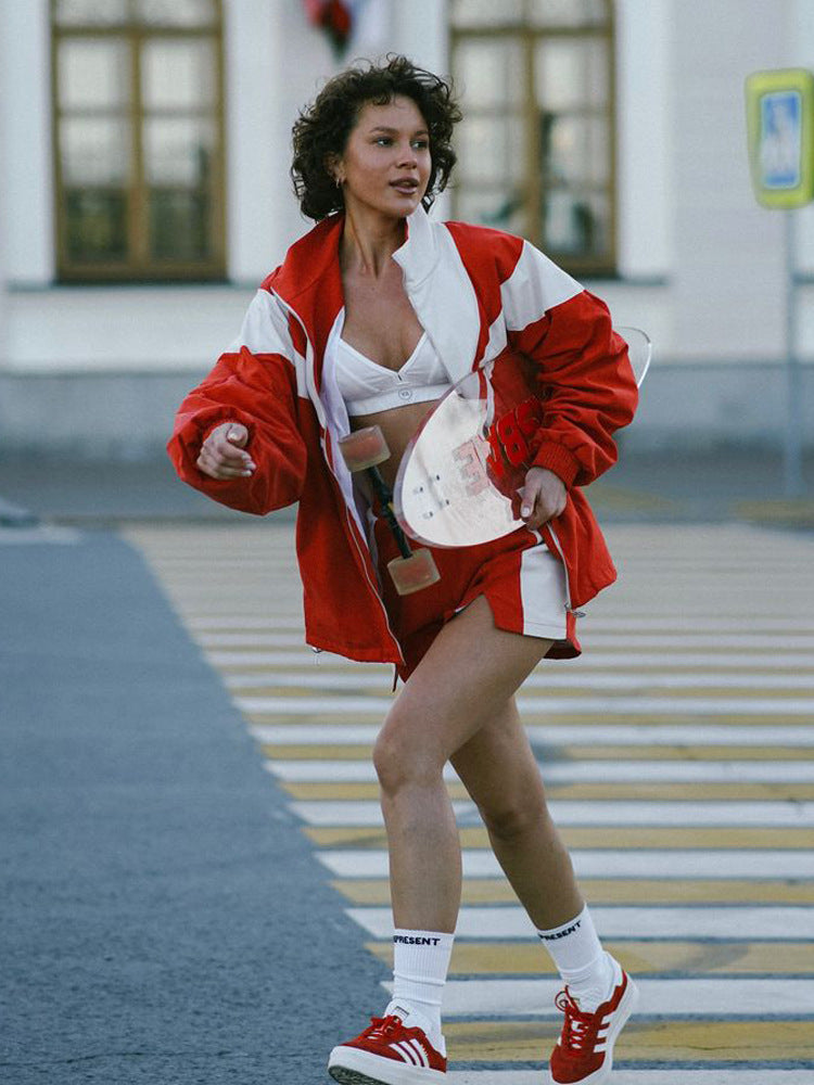 Damen sportliches Freizeit-Set mit kurzärmligem Oberteil und lockerer Shorts EB