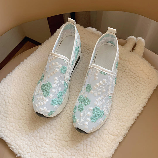 Damen Slip-On Sneaker mit modischem Blumenmusterdetail und bequemer Sohle EB
