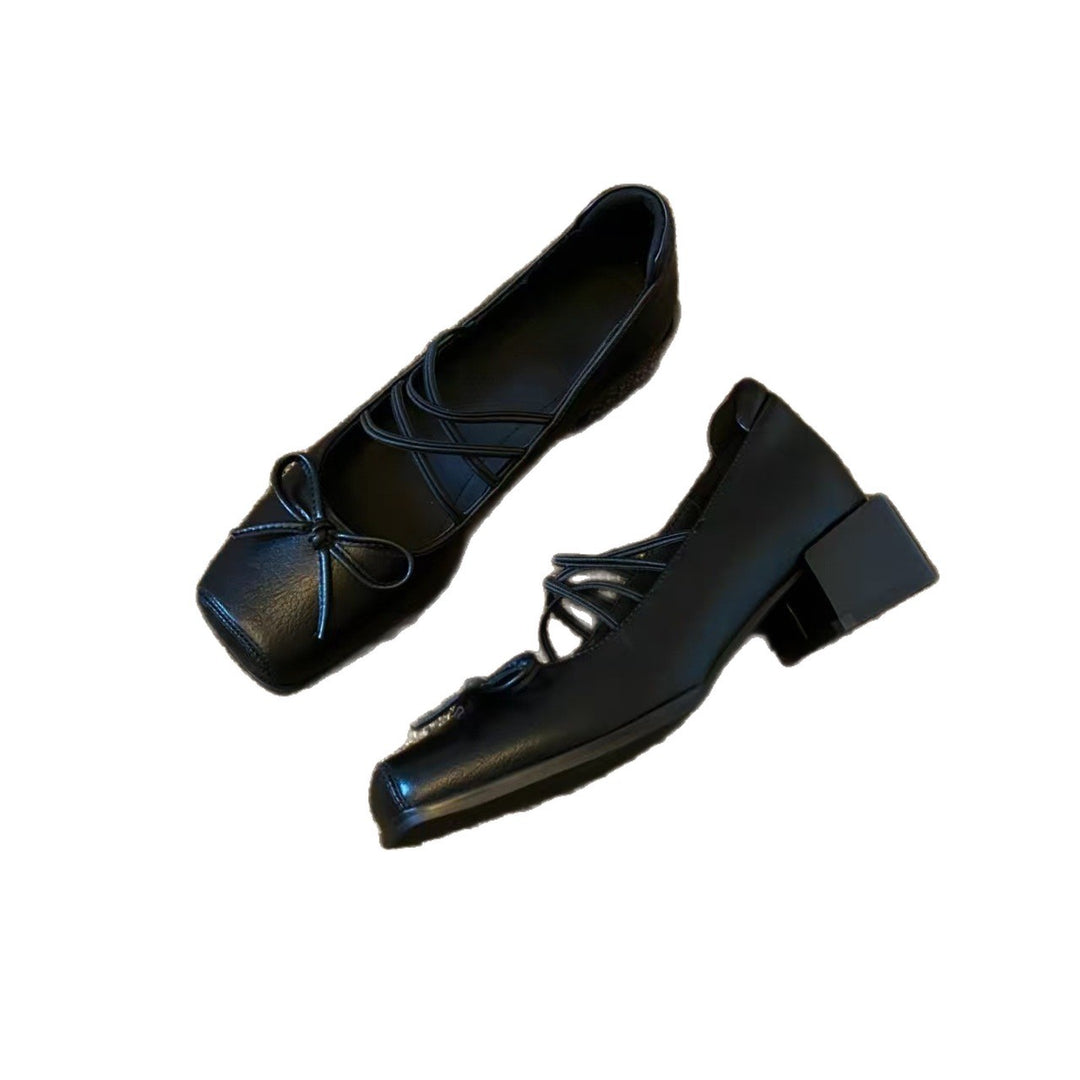 Damen Quadratpumps mit dekorativen Schnürdetails und elegantem Blockabsatz EB