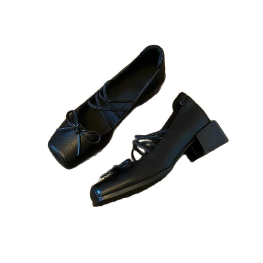 Damen Quadratpumps mit dekorativen Schnürdetails und elegantem Blockabsatz EB