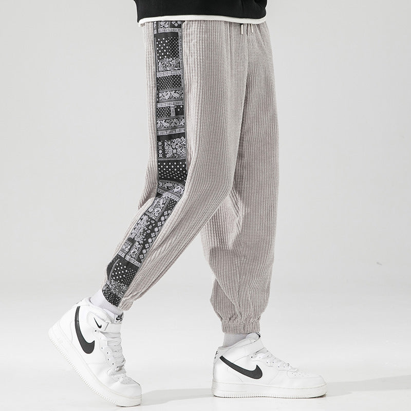 Herren nan Cord-Jogger mit Bandana-Seiteneinsatz, elastischem Bund, schmal zulaufender Knöcheln und geripptem Strukturstoff EB
