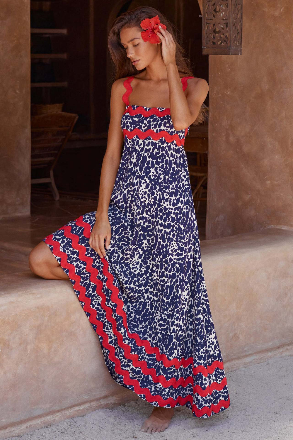 Damen Maxikleid mit elegantem Wellenmuster und fließendem Rock EB
