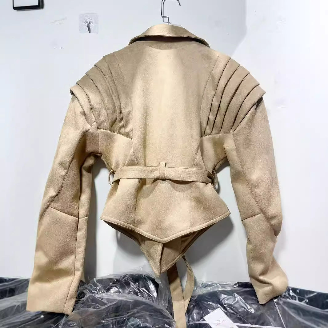 Damen elegante Kunstlederjacke mit Rüschendetails und praktischen Taschen EB