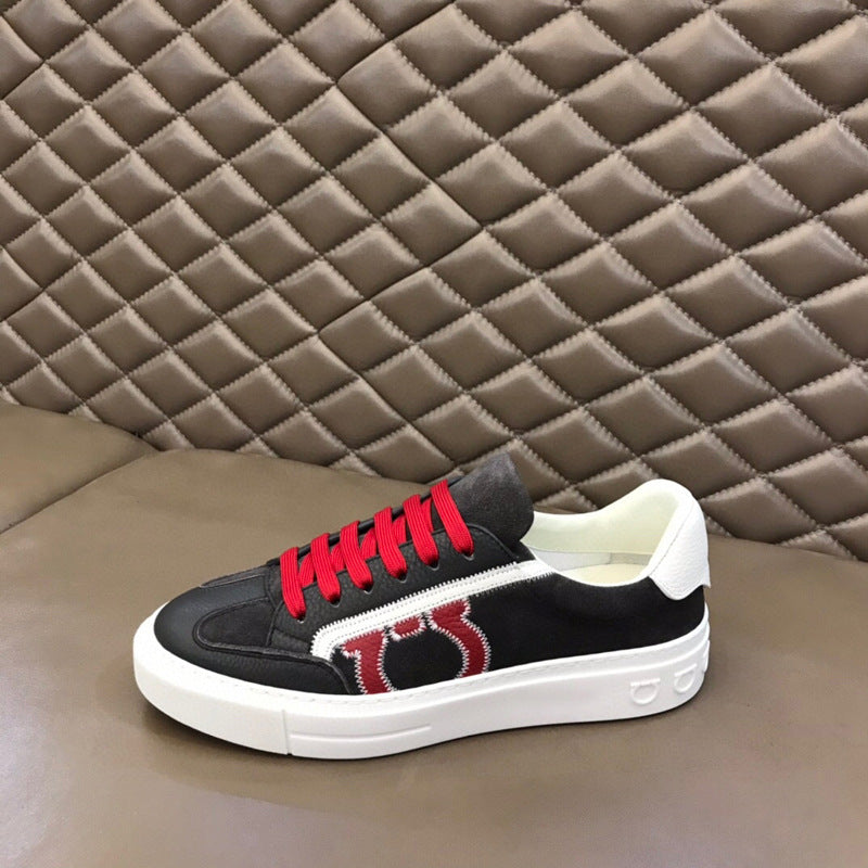 Damen Sportliche Sneakers mit auffälligem Logo-Detail und rutschfester Sohle EB