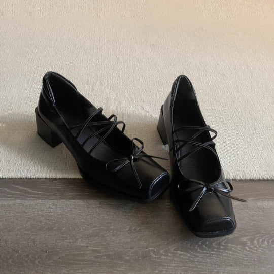 Damen Chunky Pumps mit verspieltem Schnürdetail und breitem Blockabsatz EB