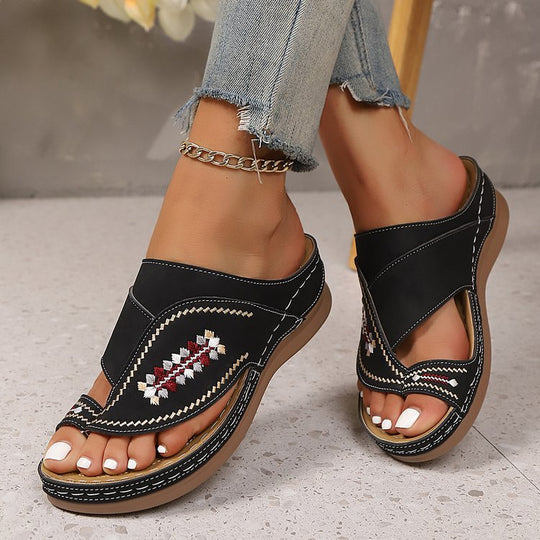 Damen Pantoletten im eleganten Boho-Stil mit komfortabler Fußbettung und aufwendiger Stickerei EB