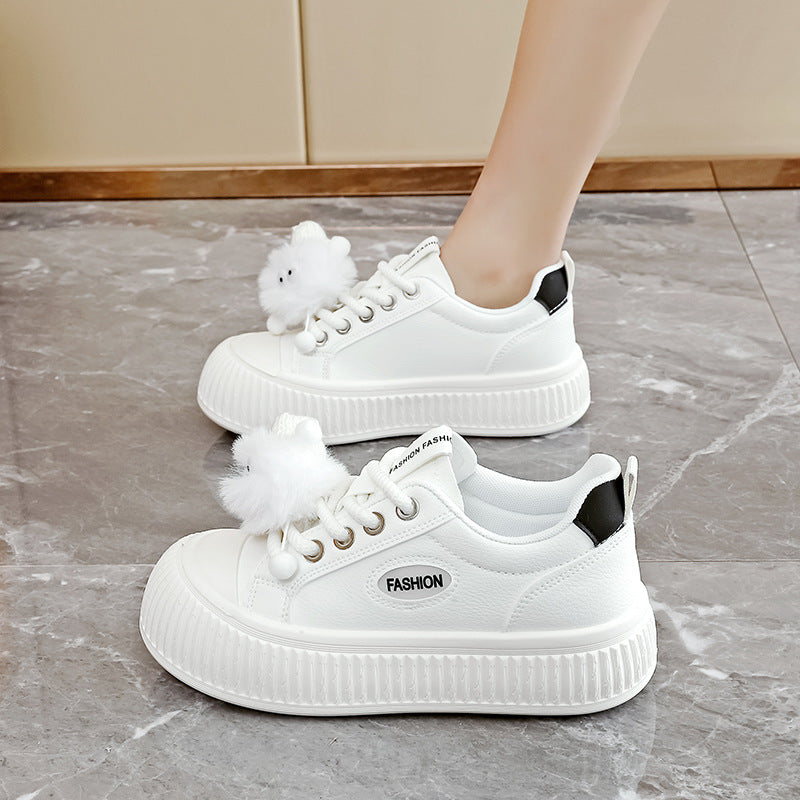 Damen Sneakers mit dekorativen Pompons und rutschfester Laufsohle EB