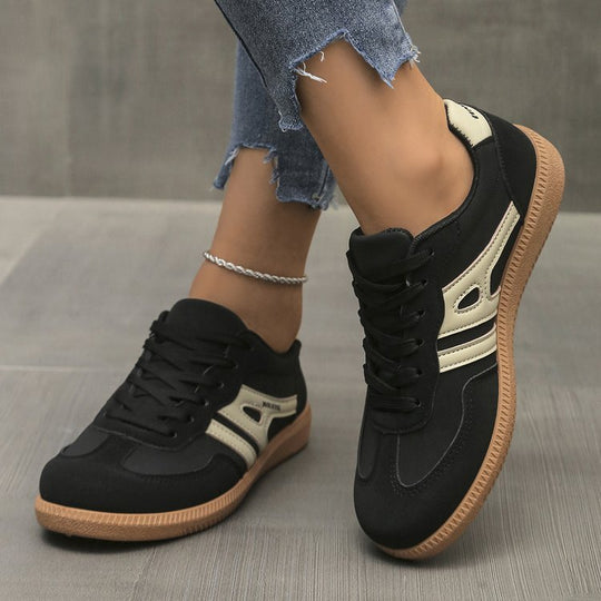Damen Casual-Sneaker im Retro-Look aus Wildlederimitat mit kontrastierenden Zierstreifen und dämpfender Gummisohle EB