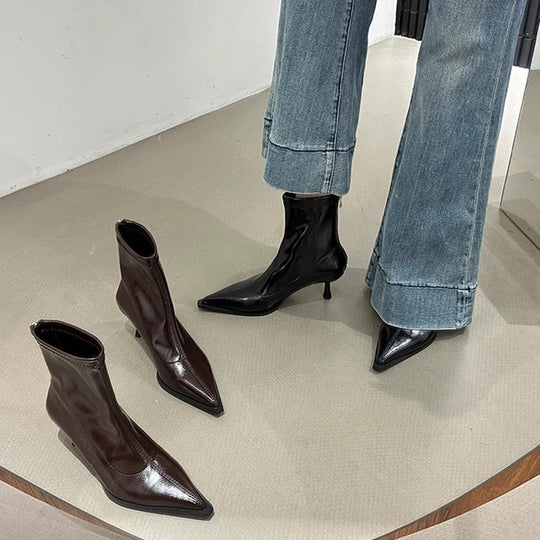 Damen elegante Stiefeletten mit spitz zulaufender Zehenpartie und modischem Glanz EB
