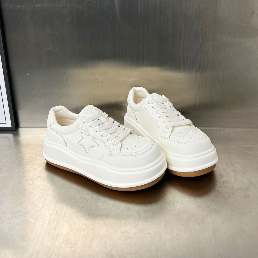 Damen Sportliche Sneaker mit erhöhter Sohle und modischem Sternenzier EB