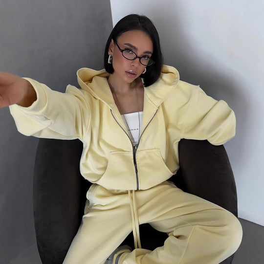 Damen oversized kurz geschnittener Kapuzenpullover und hochtaillierte Jogginghose Set aus Bio-Baumwollfleece EB