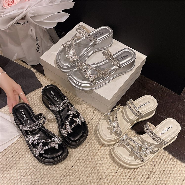 Damen glamouröse Riemensandalen mit funkelnden Schmetterlingsapplikationen EB