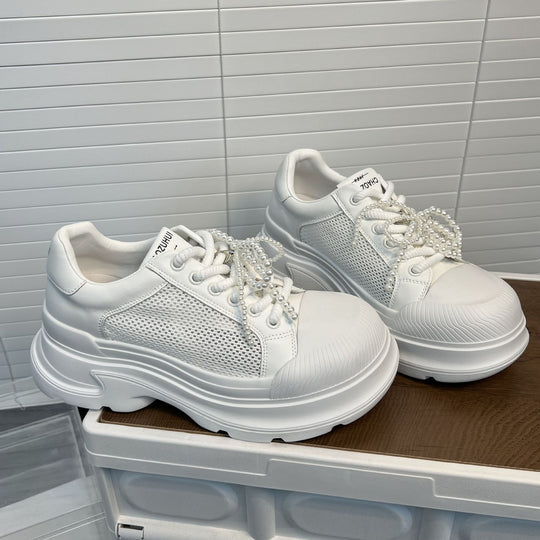 Damen Sportliche Sneakers mit trendigem Mesh-Design und perlenverziertem Schnürsystem EB