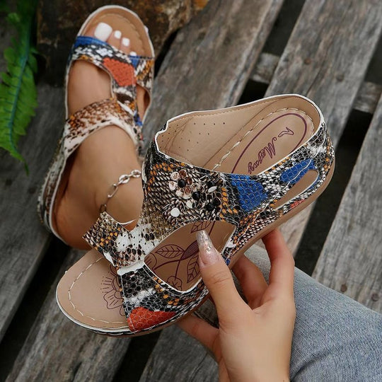 Damen bequeme Riemchen-Sandalen mit modischem Schlangenmuster und flexiblem Fußbett EB