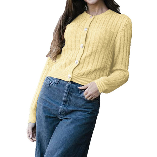 Damen nan cropped Zopfstrick-Strickjacke mit dekorativen Medaillonknöpfen und Rundhalsausschnitt EB